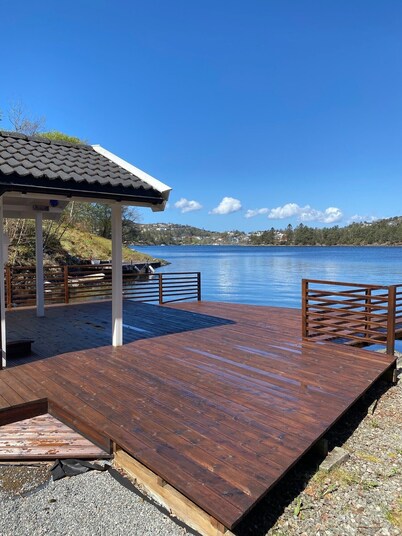 Villa by the sea with access to sea shed and decking