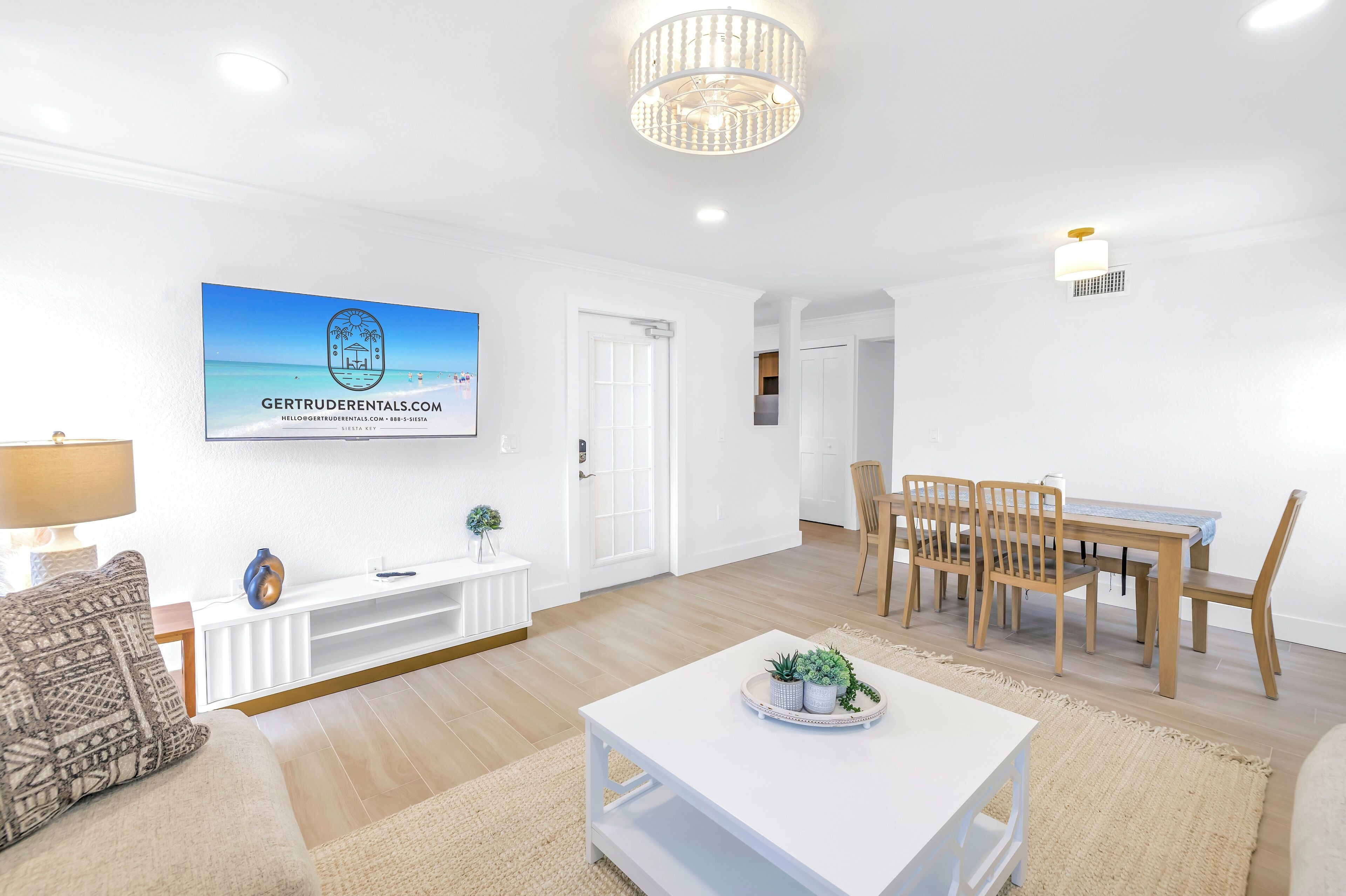 New Listing! The Village Breeze I - Heated Pool, Beaches, Daiquiris, Seafood, White-sand - Lido Key Beach, Sarasota