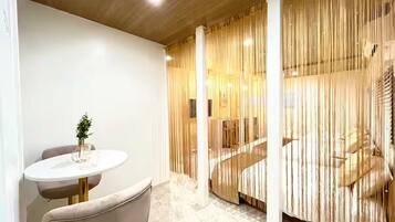基础公寓, 城市景观 | 客房内用餐