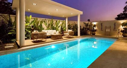 Minimal Pool Villa in Quiet Area