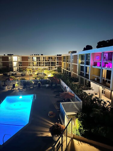 Cozy 1-bedroom condo with WiFi, AC in fabulous Marina del Rey