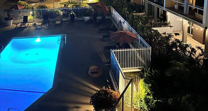 Cozy 1-bedroom condo with WiFi, AC in fabulous Marina del Rey