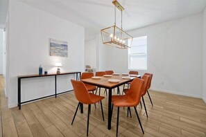Dining - Private Villa with Arcade Game | Minutes to Disney (Davenport)
