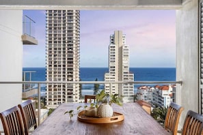 Outdoor dining - Wings Resort - Private Apartments (Surfers Paradise)