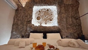 خزنة داخل الغرفة وواي فاي مجانًا