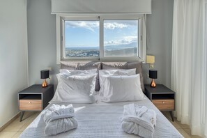 4 bedrooms, iron/ironing board, WiFi