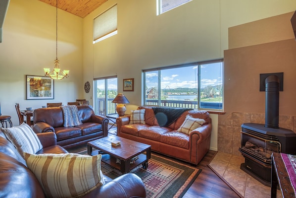 Smart TV, fireplace, DVD player, offices