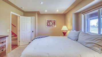 3 bedrooms, travel cot, free WiFi, bed sheets