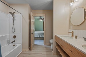 Hair dryer, towels - Sand Bar Resort – Updated 5BR with Lake Views,  Big Yard, Firepit, Pontoon rental,  Gourmet Kitchen & More! (Suring)