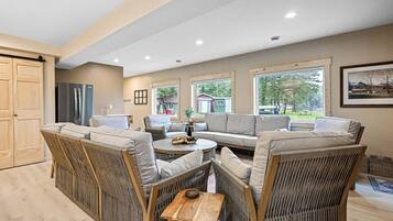 Smart-tv och eldstad