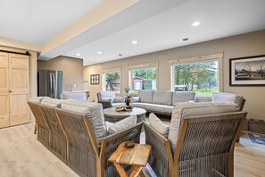 Smart-tv och eldstad