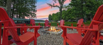 Sand Bar Resort – Updated 5BR with Lake Views,  Big Yard, Firepit, Gourmet Kitchen & More!