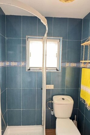Dusche, Haartrockner, Bidet, Handtücher
