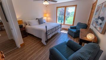 7 Schlafzimmer, Schreibtisch, Bügeleisen/Bügelbrett, WLAN