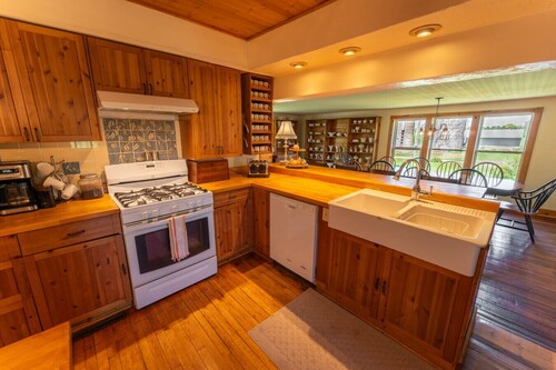 Peaceful Pepin Farmhouse Getaway