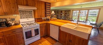 Peaceful Pepin Farmhouse Getaway