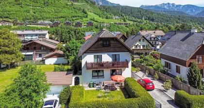 Atemberaubendes alleinstehendes Ferienhaus mit W-LAN, TV, Innenhof und Haustiere erlaubt