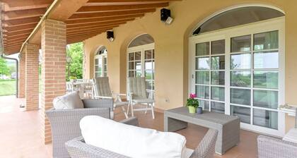 Wonderful private villa for 6 people with WIFI, A/C, TV, patio, pets allowed and panoramic view