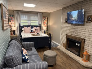 Deluxe Studio Suite | Living area