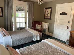 Classic Twin Room | Free WiFi