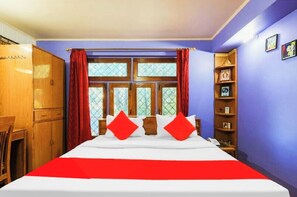 In-room safe, desk, soundproofing, free WiFi