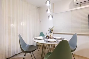 Appartement, vue ville | Restauration dans la chambre