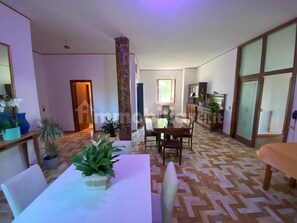 Gemeinsamer Schlafsaal, 1 Schlafzimmer, eigener Pool | Wohnzimmer