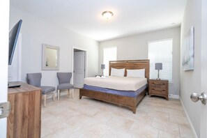 5 bedrooms, iron/ironing board, travel crib, free WiFi - 5 Bedrooms, Pool and Resort (Davenport)