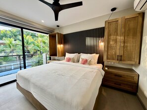 7 habitaciones, escritorio y tabla de planchar con plancha 