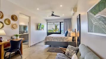 7 slaapkamers, een bureau, een strijkplank/strijkijzer, reisbedje