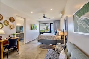7 habitaciones, escritorio y tabla de planchar con plancha