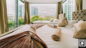 2 bedrooms, desk, iron/ironing board, travel cot