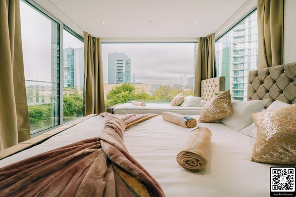 2 Schlafzimmer, Schreibtisch, Bügeleisen/Bügelbrett, Reisekinderbett