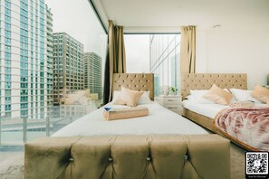 2 Schlafzimmer, Schreibtisch, Bügeleisen/Bügelbrett, Reisekinderbett