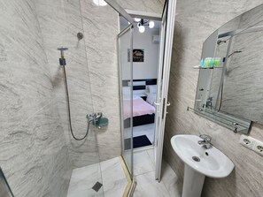 Combined shower/tub, hair dryer, towels, soap