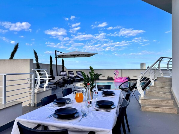 Outdoor dining