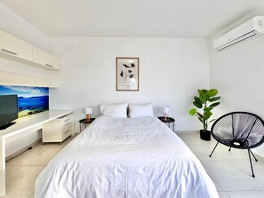 4 bedrooms, iron/ironing board, free WiFi, bed sheets