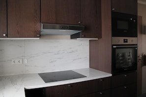 Forno, piano cottura, lavastoviglie, tostapane
