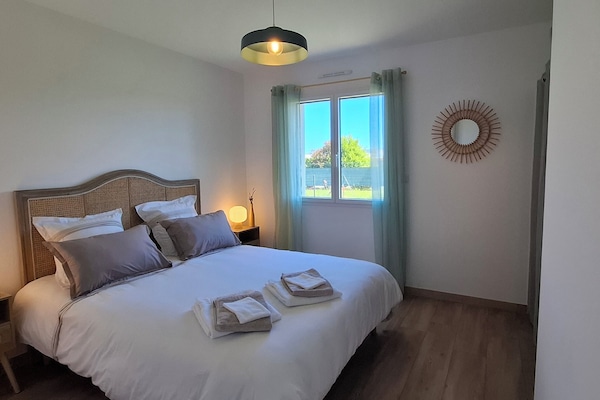 2 slaapkamers, een strijkplank/strijkijzer, reisbedje, gratis wifi