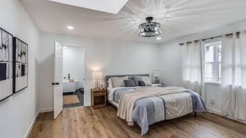 4 bedrooms, desk, iron/ironing board, WiFi