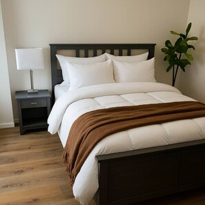 4 bedrooms, desk, iron/ironing board, WiFi - LUX Lounge | 3200+ SQ FT - Heated Pool & Jacuzzi (Richardson)