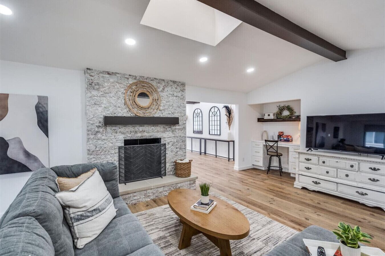 TV, fireplace