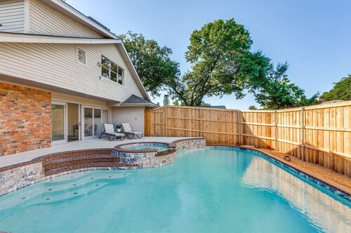 LUX Lounge | 3200+ SQ FT - Heated Pool & Jacuzzi