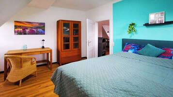 1 Schlafzimmer, Schreibtisch, WLAN, Bettwäsche