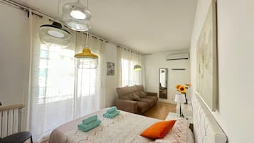 Double Room, Shared Bathroom, City View | Iron/ironing board, free WiFi, bed sheets