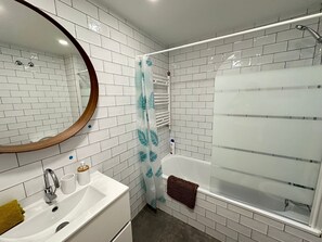 Shared bathroom - Rooms Borrell (Barcelona)