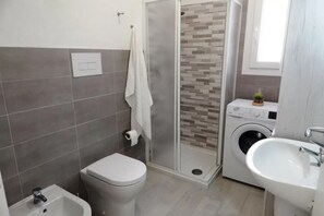 Douche, séchoir à cheveux