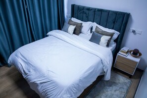 1 dormitori, planxa i posts de planxar, wifi i roba de llit