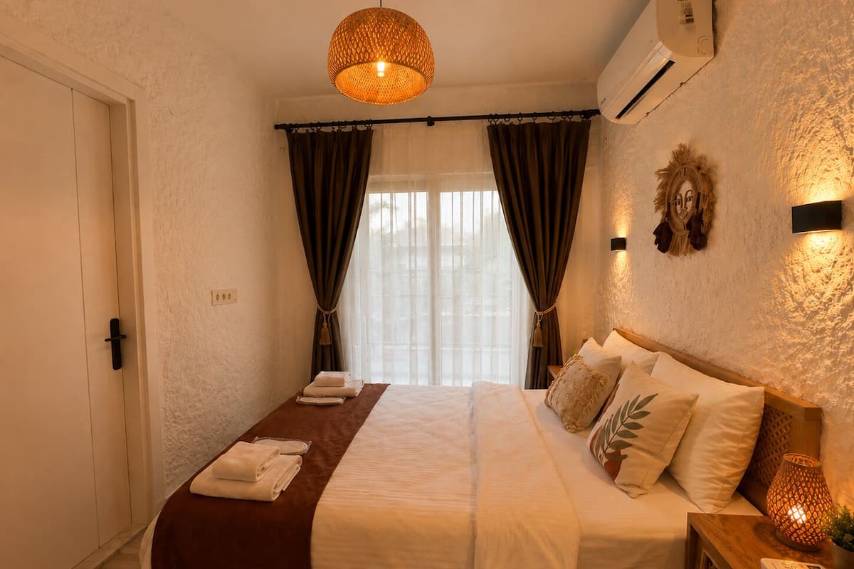 Classic Room, 1 Double Bed, Balcony | Soundproofing, free WiFi