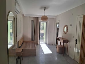 Premium Room, Pool View